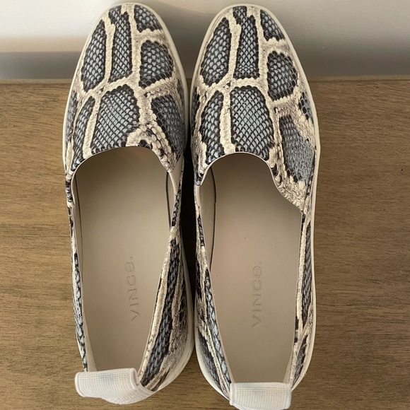 VINCE Blue Saxon Sneakers - Picture 6 of 9